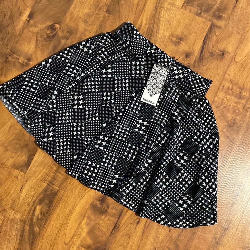 True Rock Skater Skirt Size Small